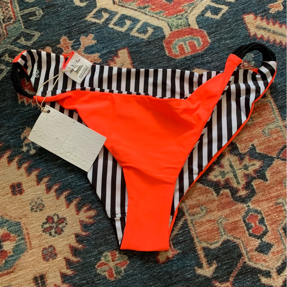 nwt Basta surf reversible Zunzal in Aussie Coral & Black bottoms